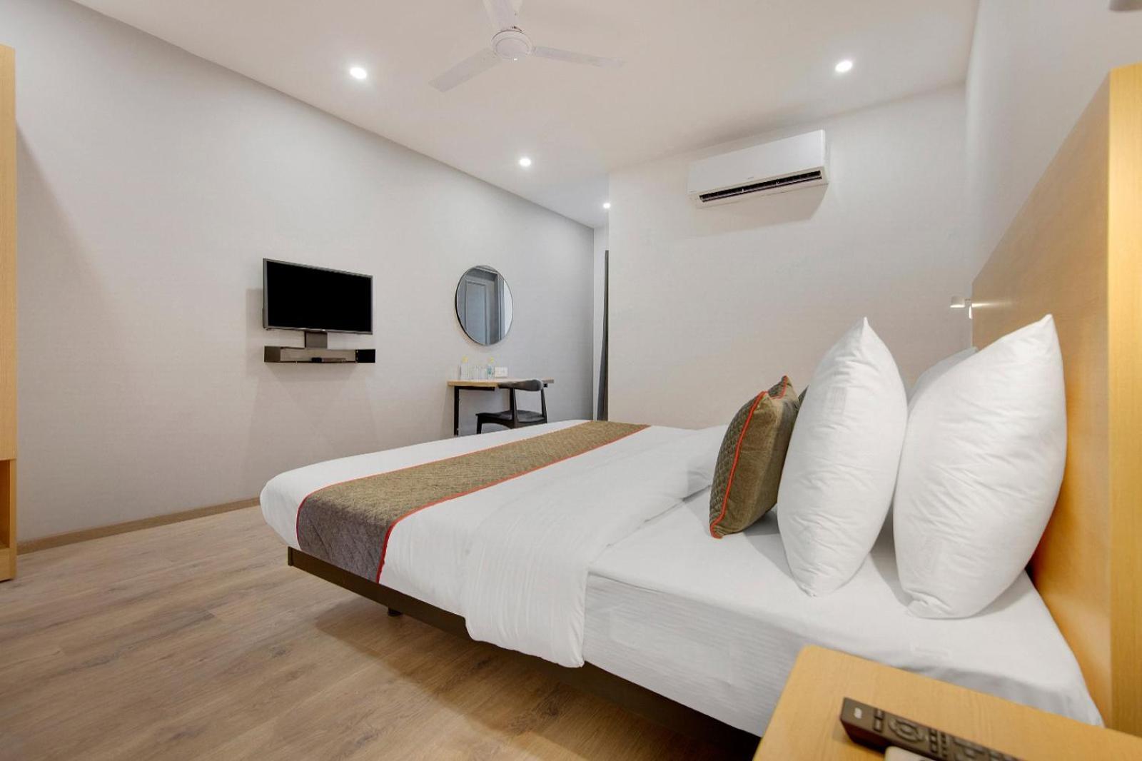 Hotel Naveen New Delhi Exterior photo