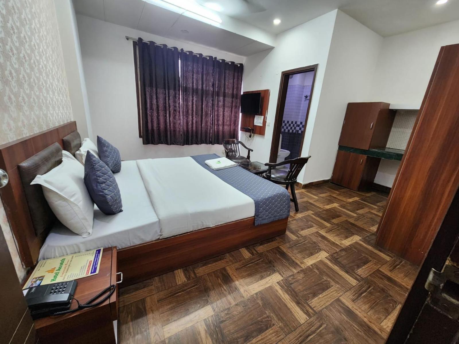 Hotel Naveen New Delhi Exterior photo